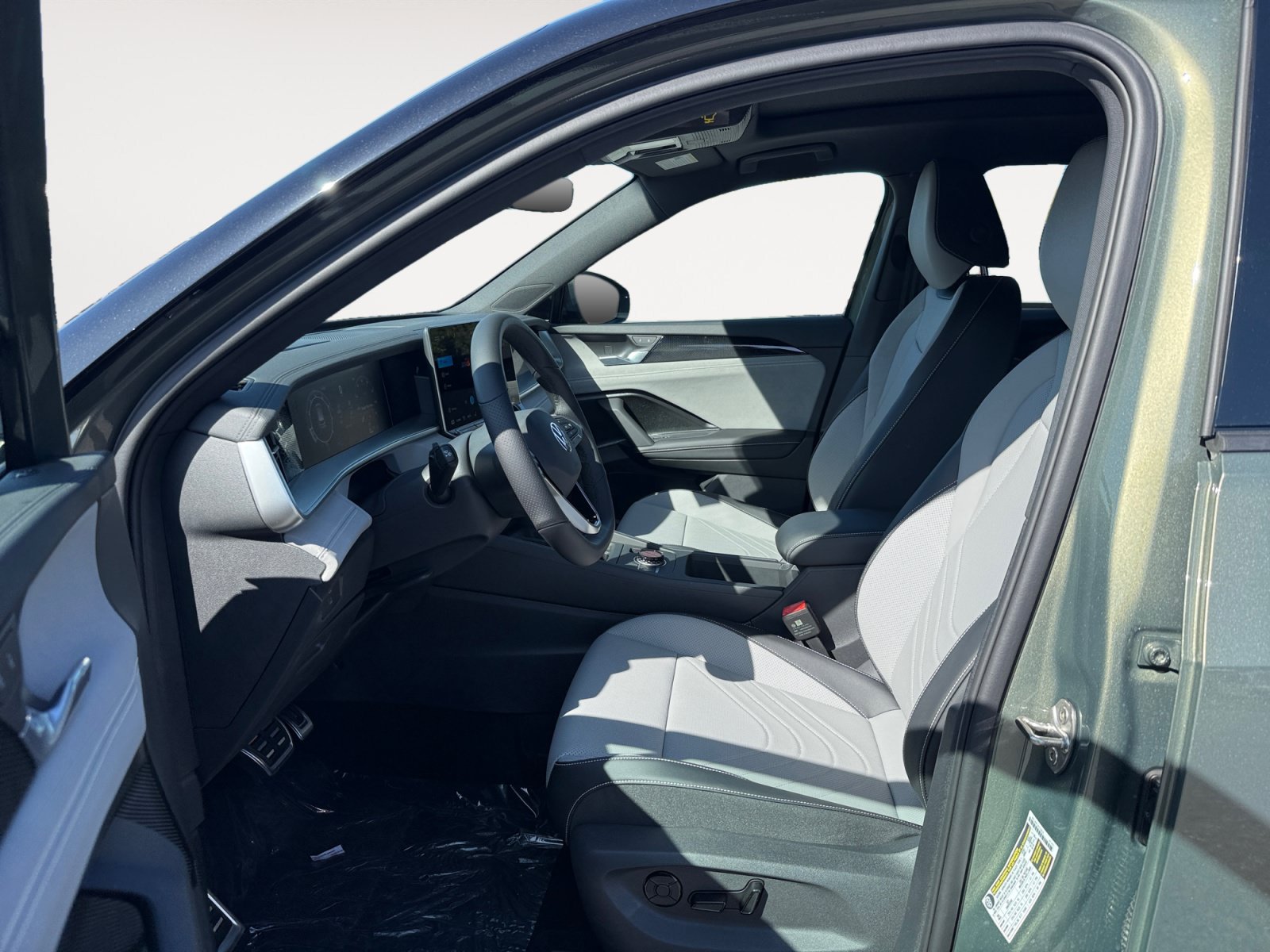 New 2026 Volkswagen Tiguan SE R-Line AWD/4WD image 10
