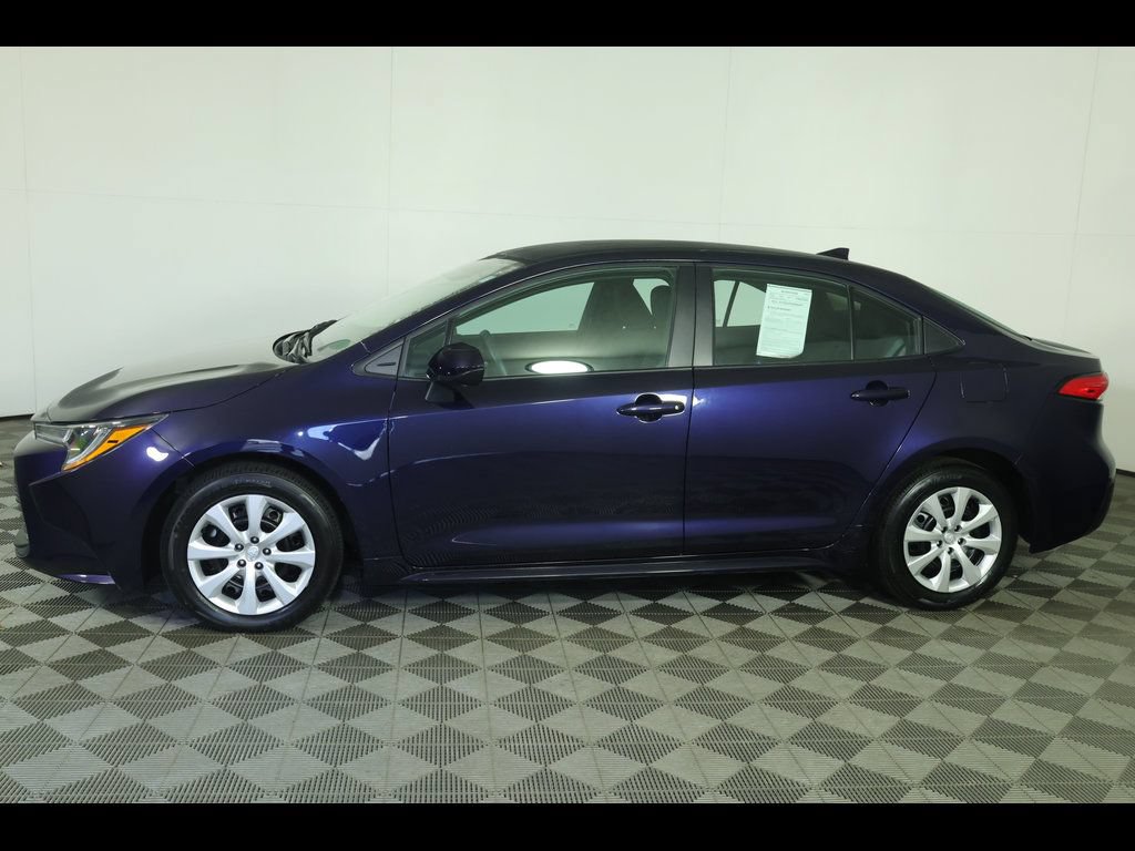 Used 2025 Toyota Corolla LE FWD image 8
