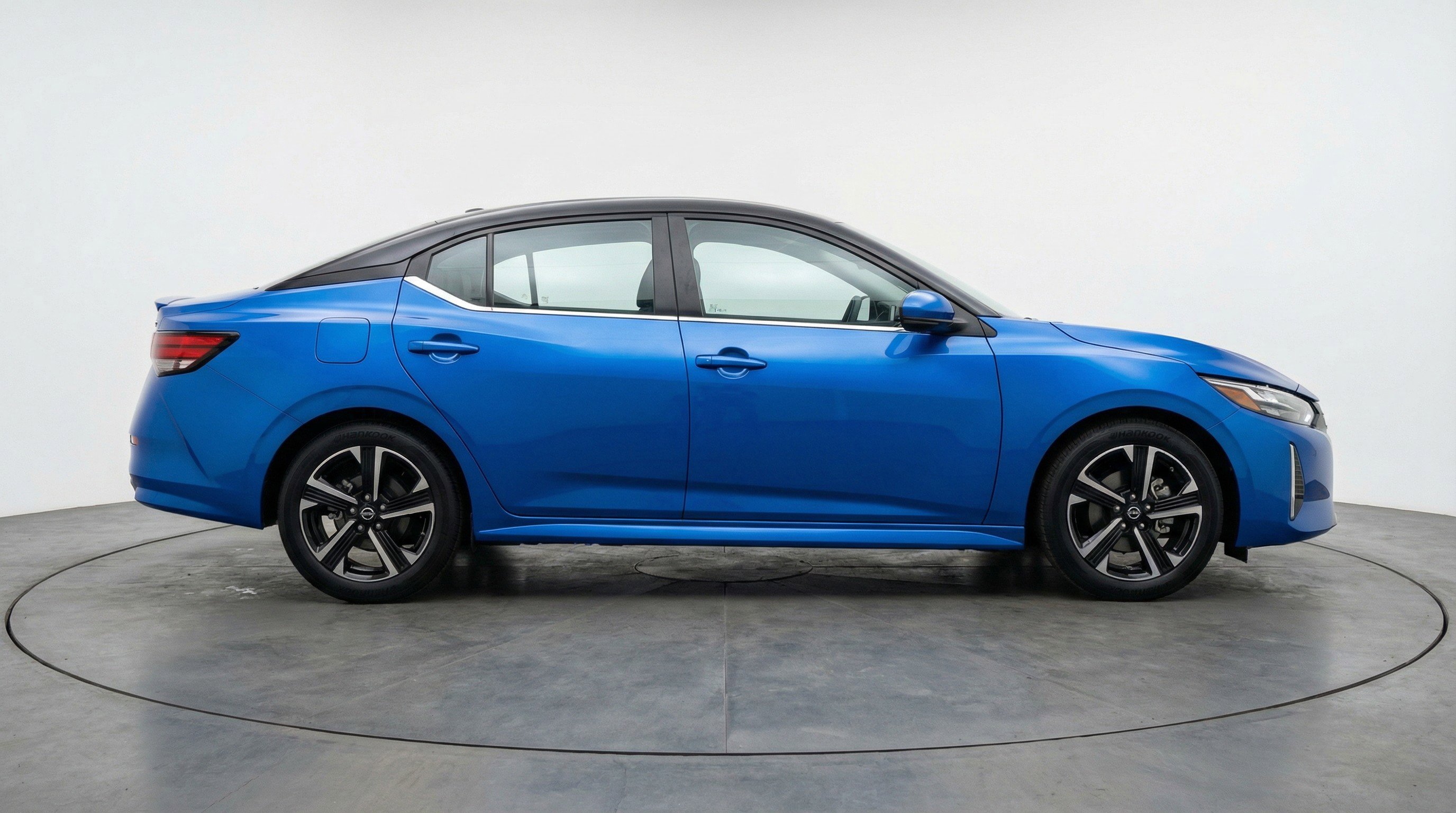 Used 2025 Nissan Sentra SV image 11