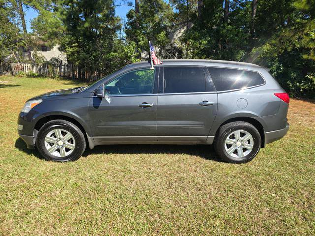 Used 2011 Chevrolet Traverse LT image 2