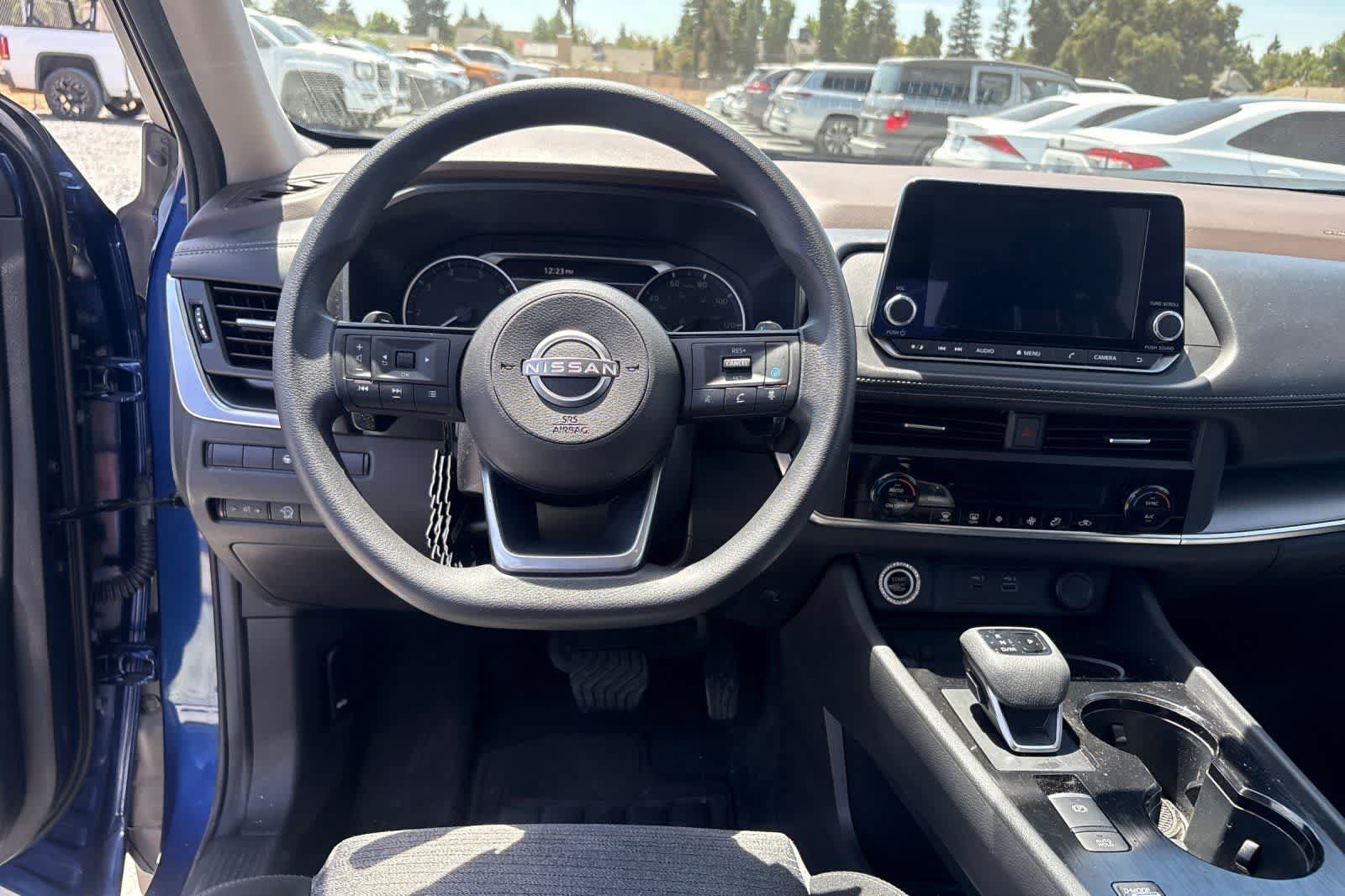 Used 2023 Nissan Rogue SV FWD image 16