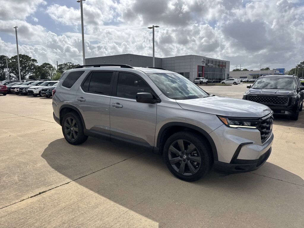 Used 2023 Honda Pilot Sport image 9