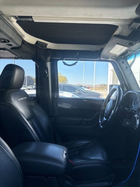 Used 2015 Jeep Wrangler Unlimited Rubicon w/ Dual Top Group AWD/4WD image 13