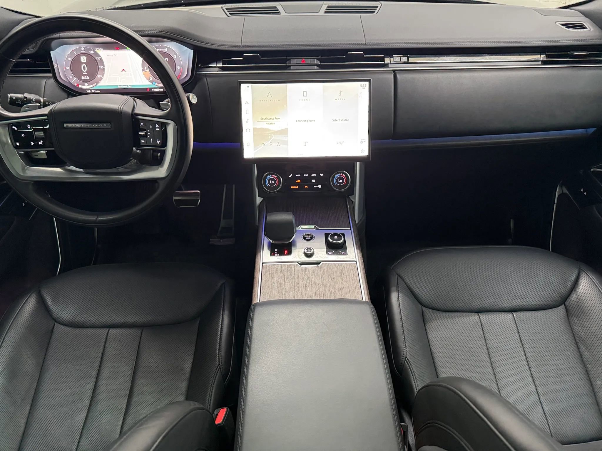 Used 2023 Land Rover Range Rover SE image 2