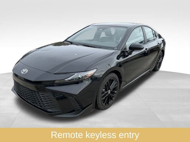 Used 2025 Toyota Camry SE image 3
