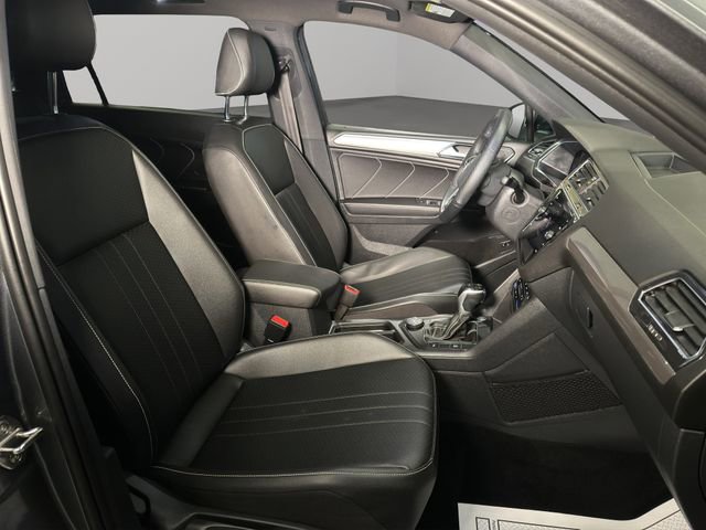 Used 2022 Volkswagen Tiguan SE R-Line image 19