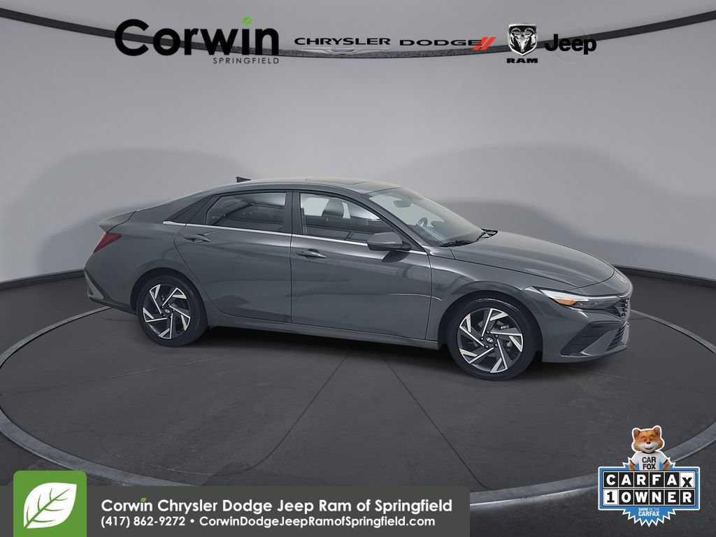 Used 2025 Hyundai Elantra SEL FWD image 1