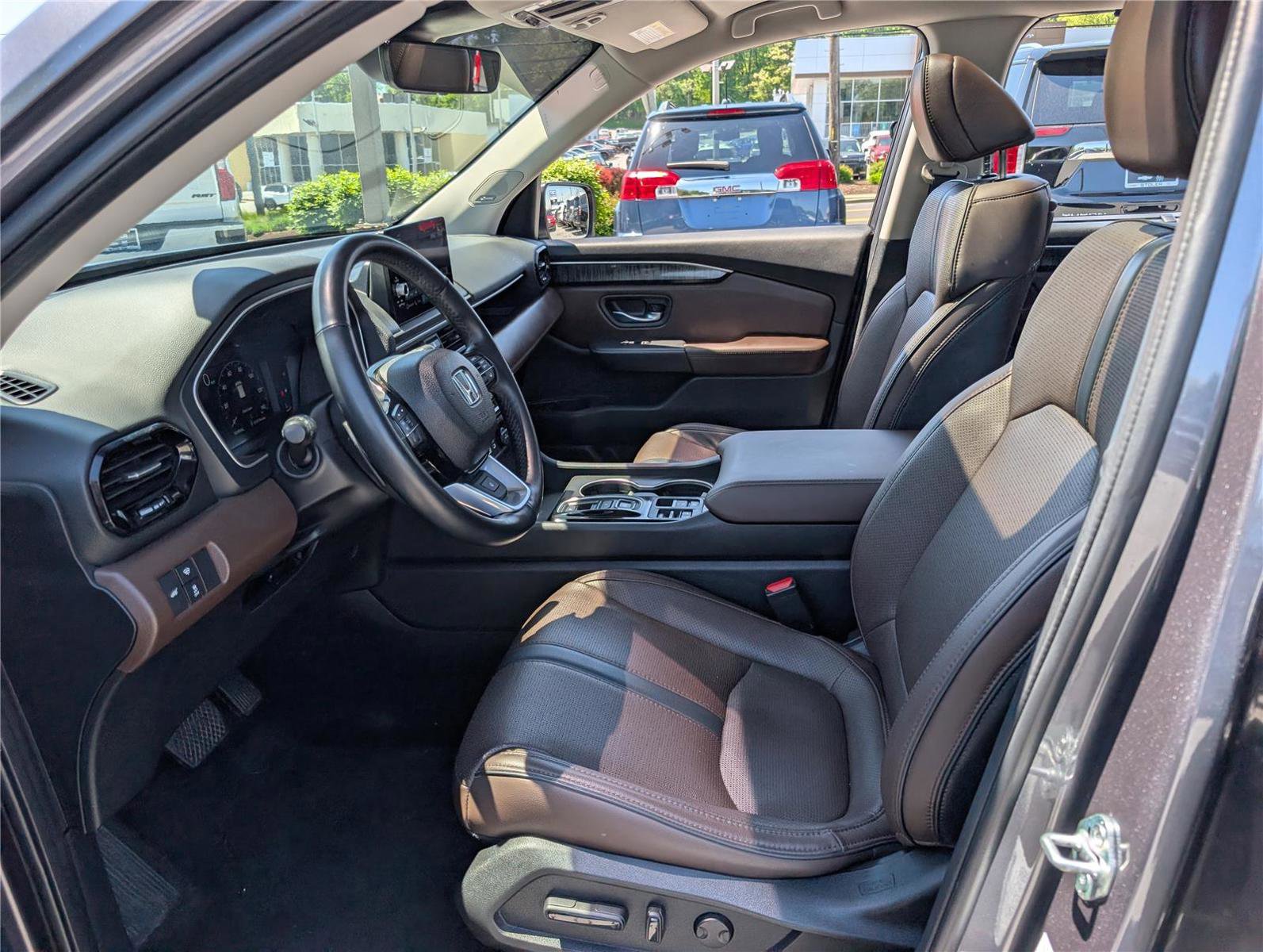 Used 2023 Honda Pilot Elite image 19
