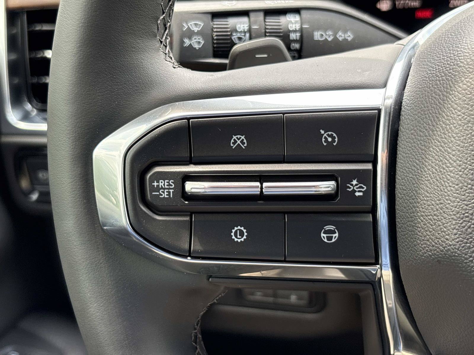 Used 2025 GMC Yukon Denali w/ Denali Reserve Package AWD/4WD image 19