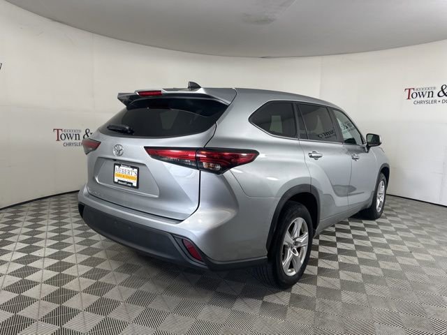 Used 2023 Toyota Highlander L image 7