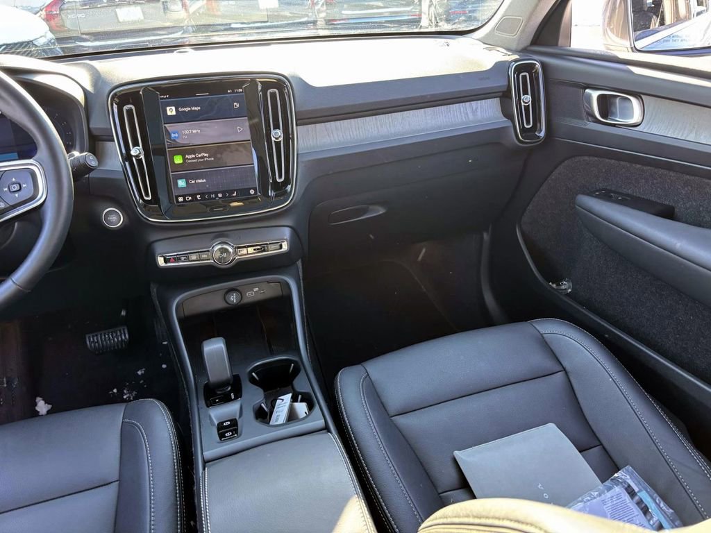 Used 2025 Volvo XC40 B5 Core image 29