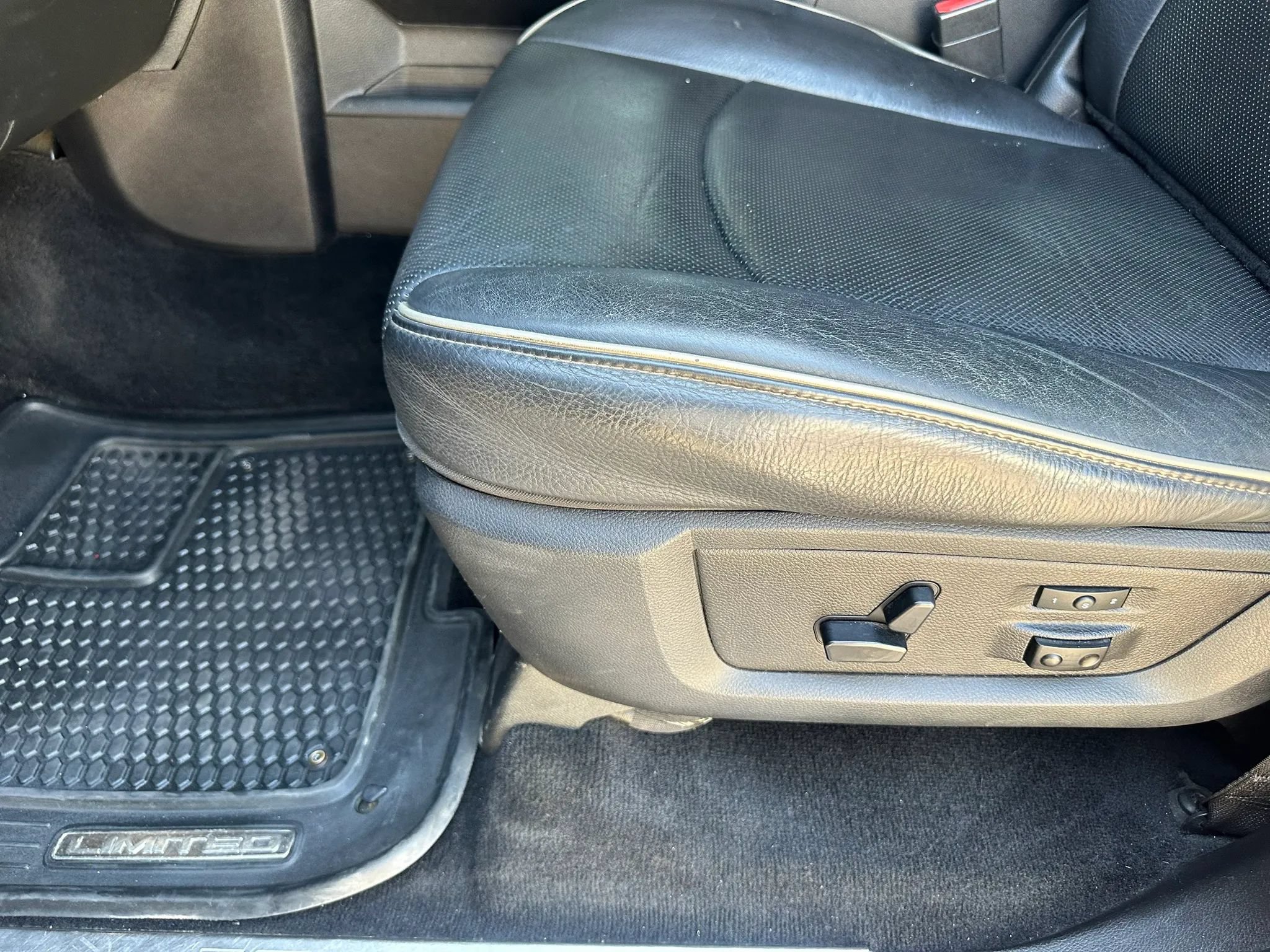 Used 2015 RAM 2500 Limited AWD/4WD image 24