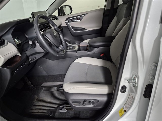 Used 2023 Toyota RAV4 Limited image 19