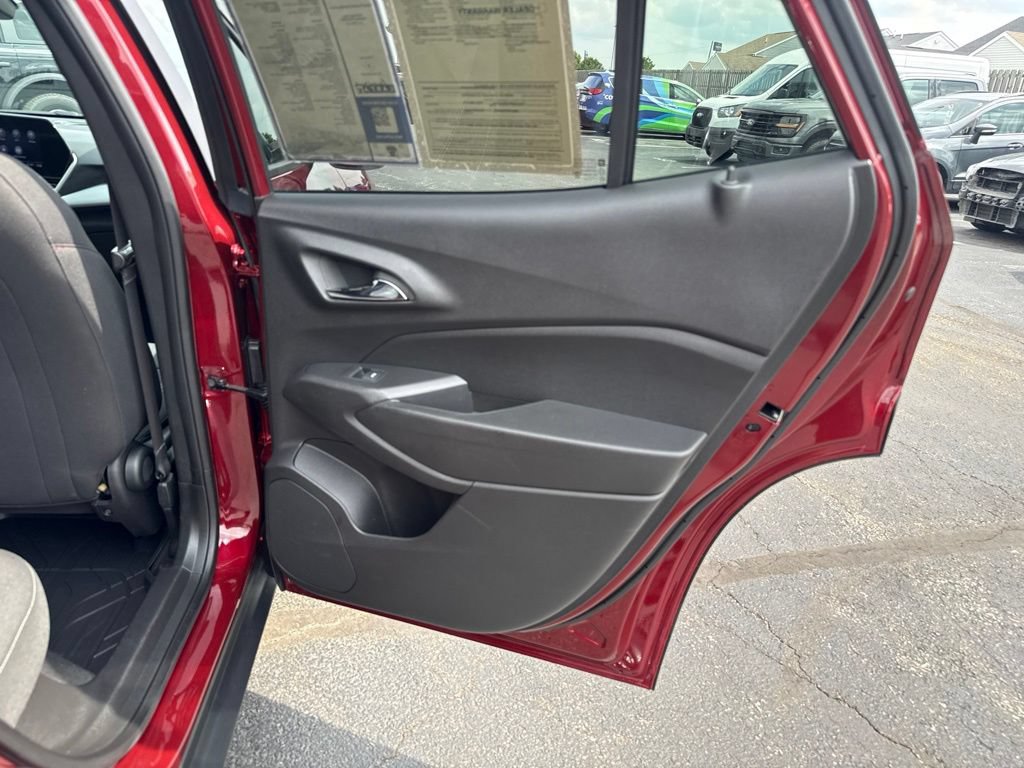 Used 2024 Chevrolet Trax RS w/ Driver Confidence Package FWD image 38