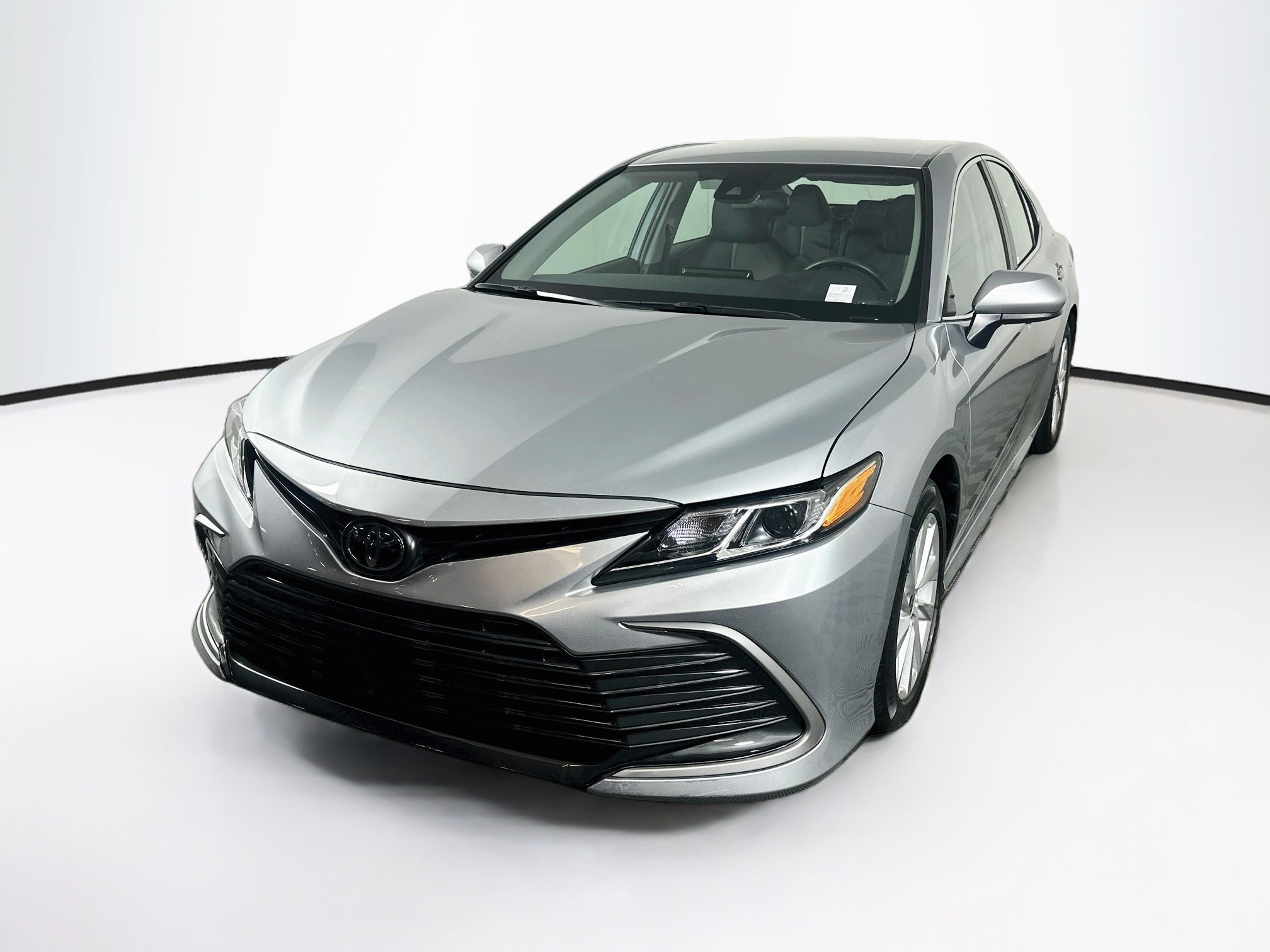 Used 2023 Toyota Camry LE FWD image 3