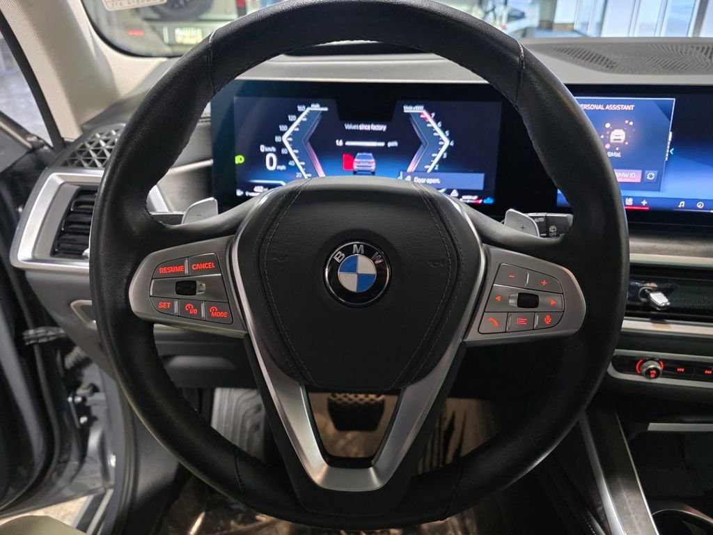 Used 2025 BMW X7 xDrive40i w/ Premium Package image 9