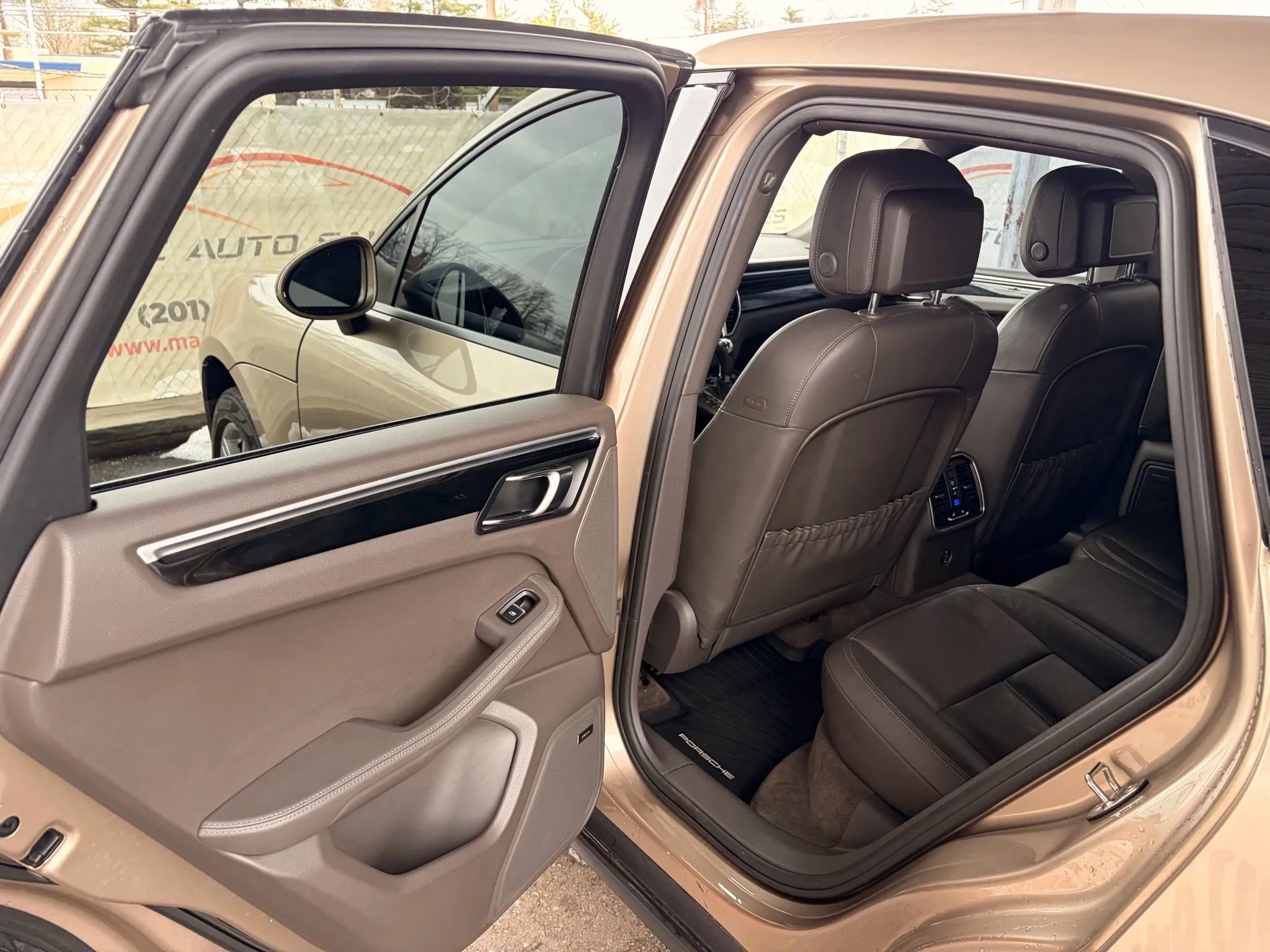 Used 2017 Porsche Macan image 63