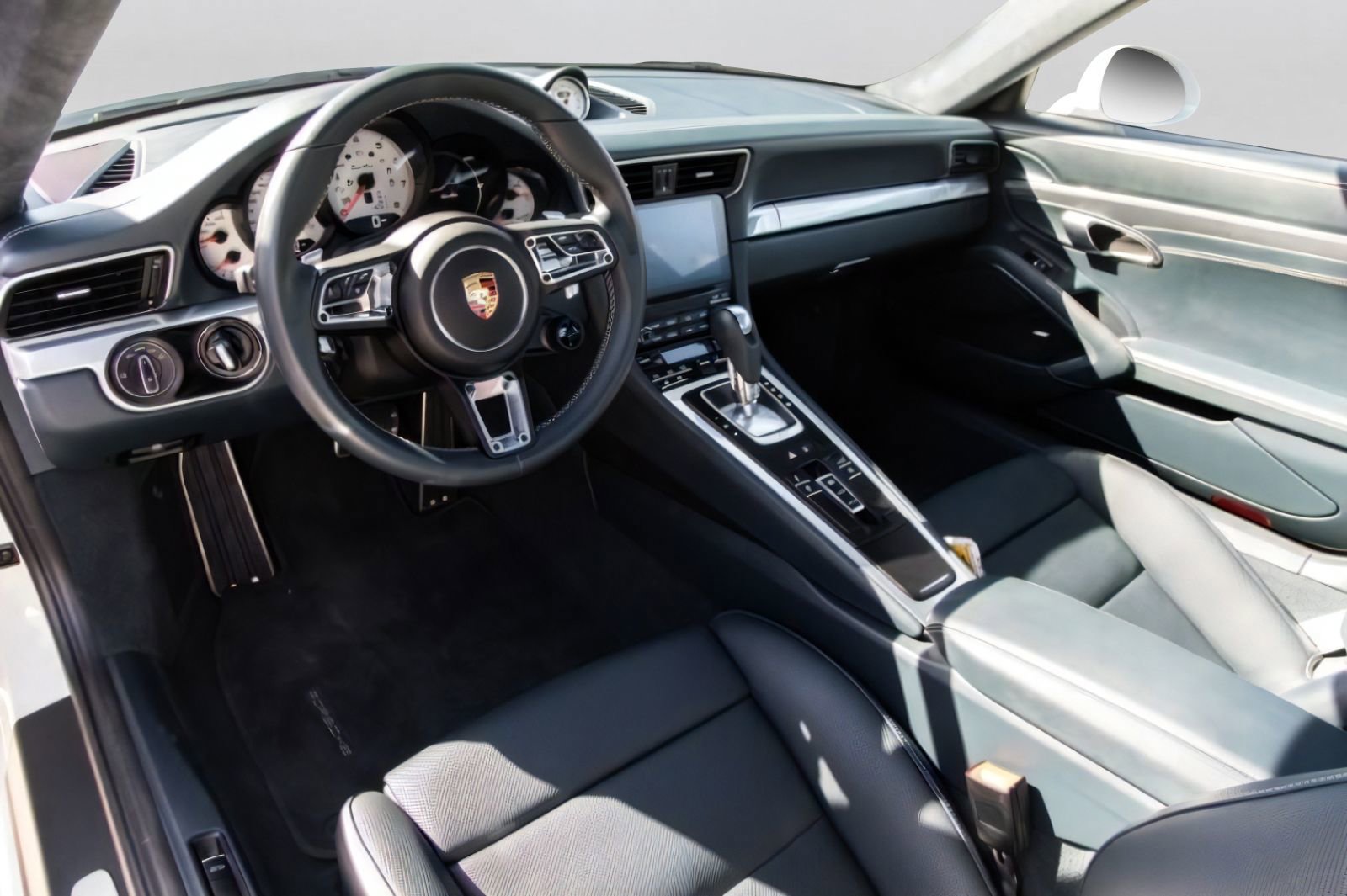 Used 2018 Porsche 911 Turbo AWD/4WD image 16