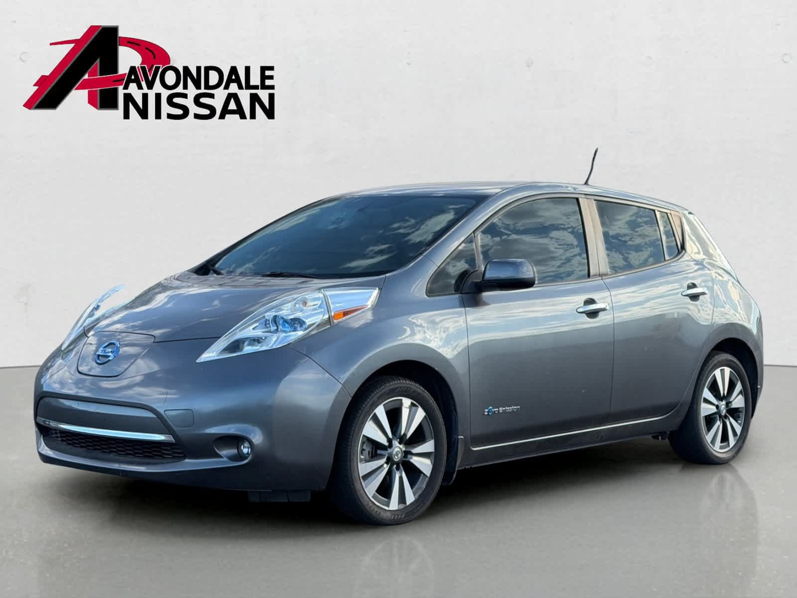 Used 2015 Nissan Leaf SL FWD image 2