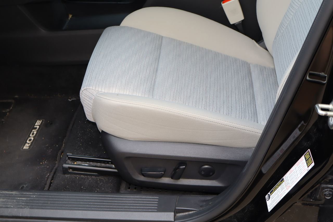 Used 2023 Nissan Rogue SV FWD image 14
