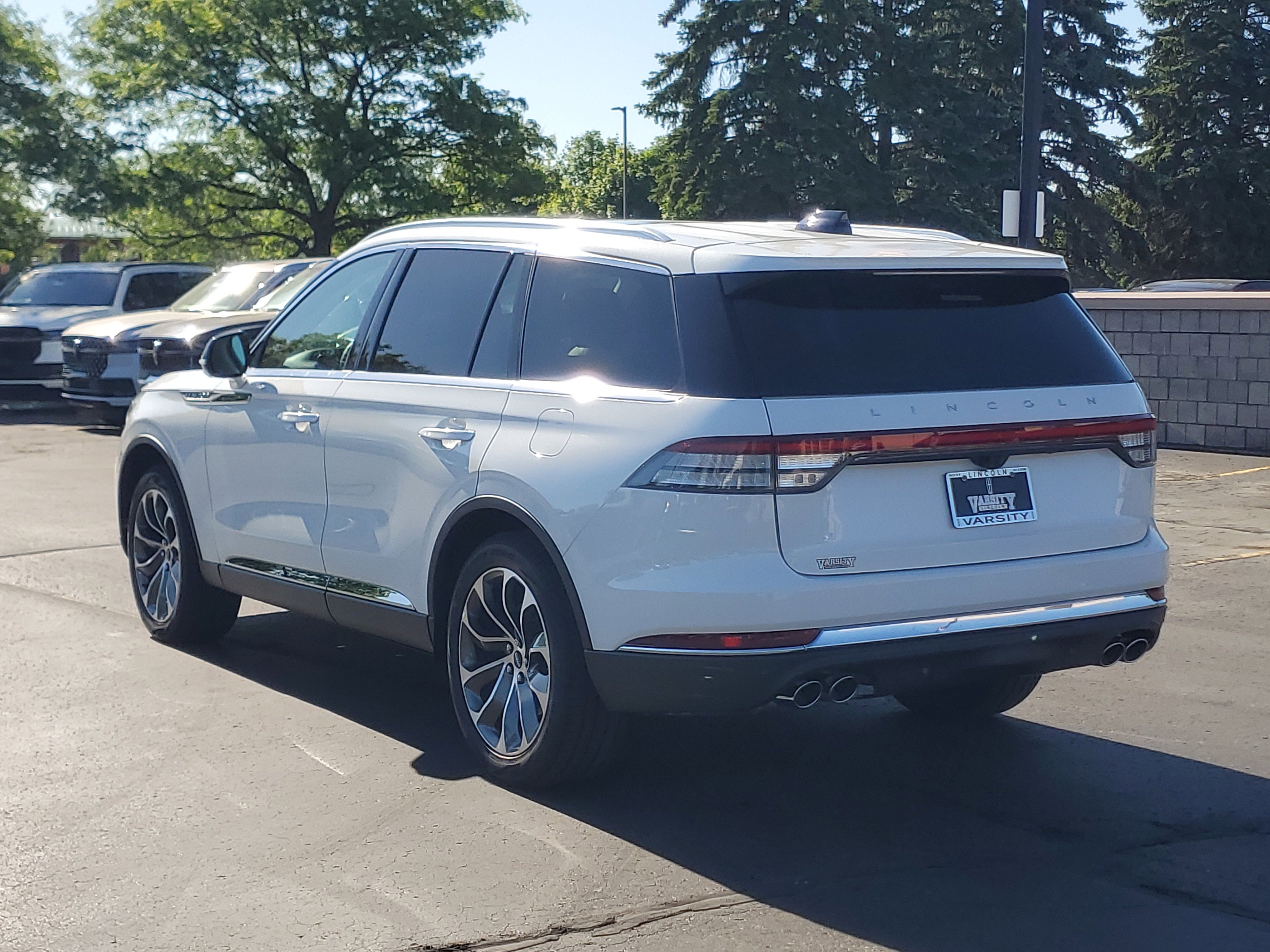 New 2026 Lincoln Aviator AWD image 3