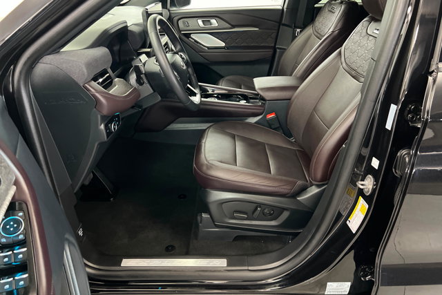 Used 2025 Ford Explorer Platinum w/ LUX Leather Package AWD/4WD image 17