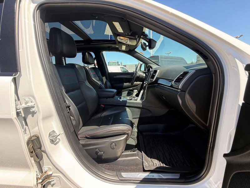 Used 2018 Jeep Grand Cherokee Trailhawk w/ Trailhawk Luxury Group AWD/4WD image 12