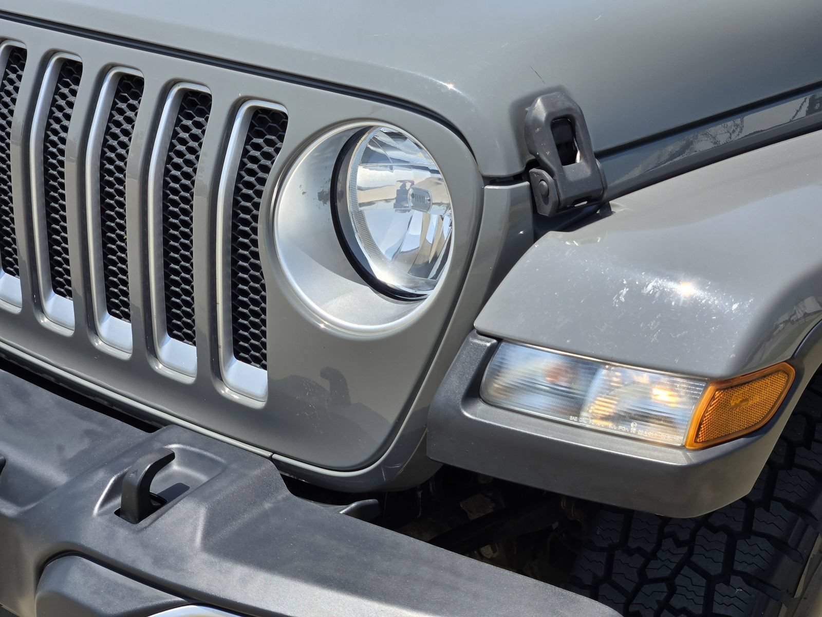 Used 2018 Jeep Wrangler Unlimited Sahara AWD/4WD image 7