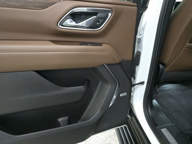 Used 2024 Chevrolet Suburban High Country image 9