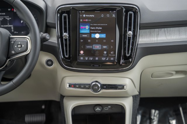 New 2026 Volvo XC40 B5 Ultra w/ Climate Package AWD/4WD image 22