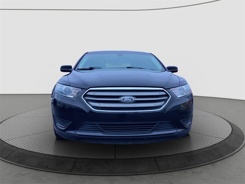 Used 2016 Ford Taurus SE image 2