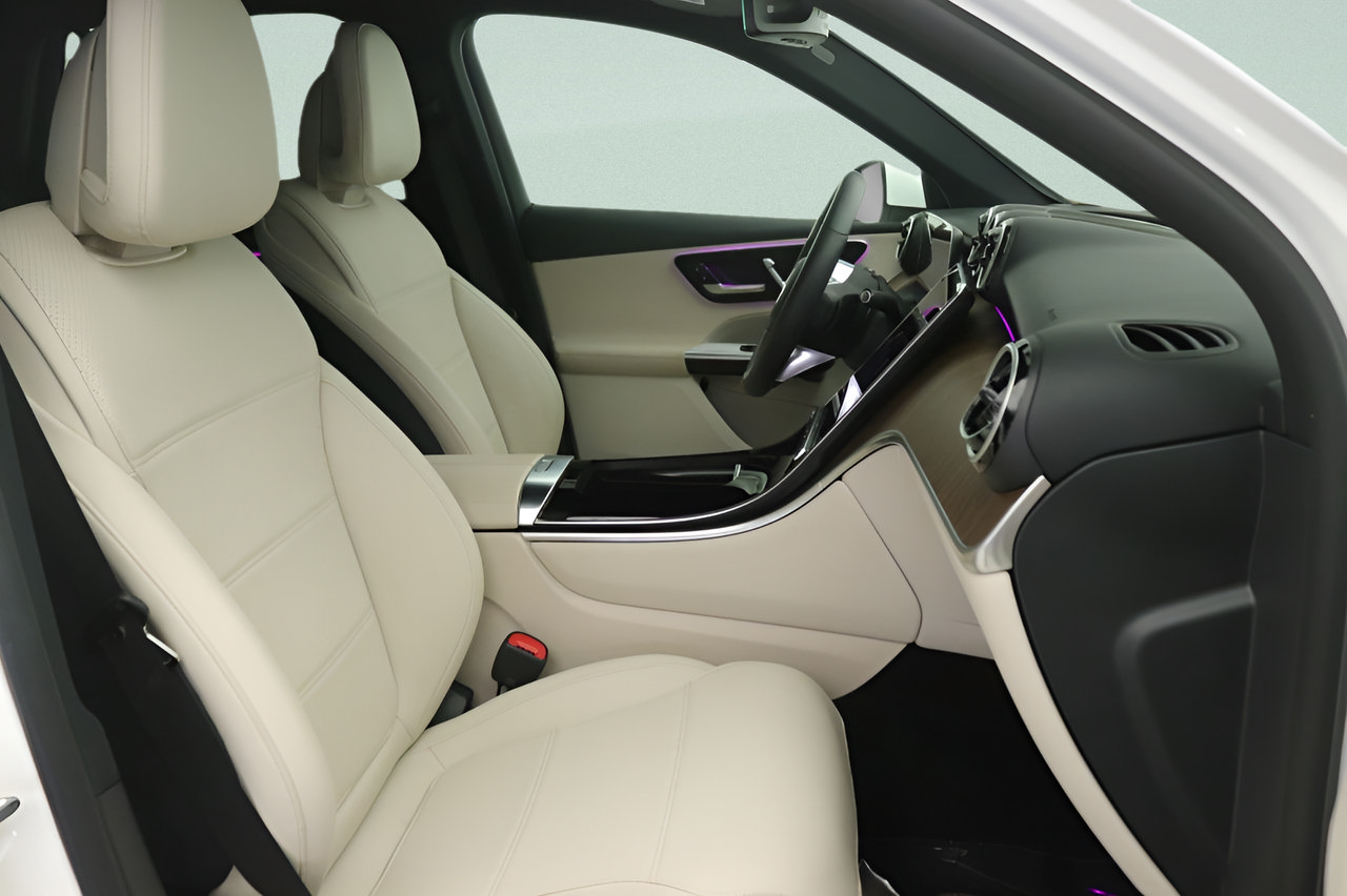 Used 2025 Mercedes-Benz GLC 350e 4MATIC image 28