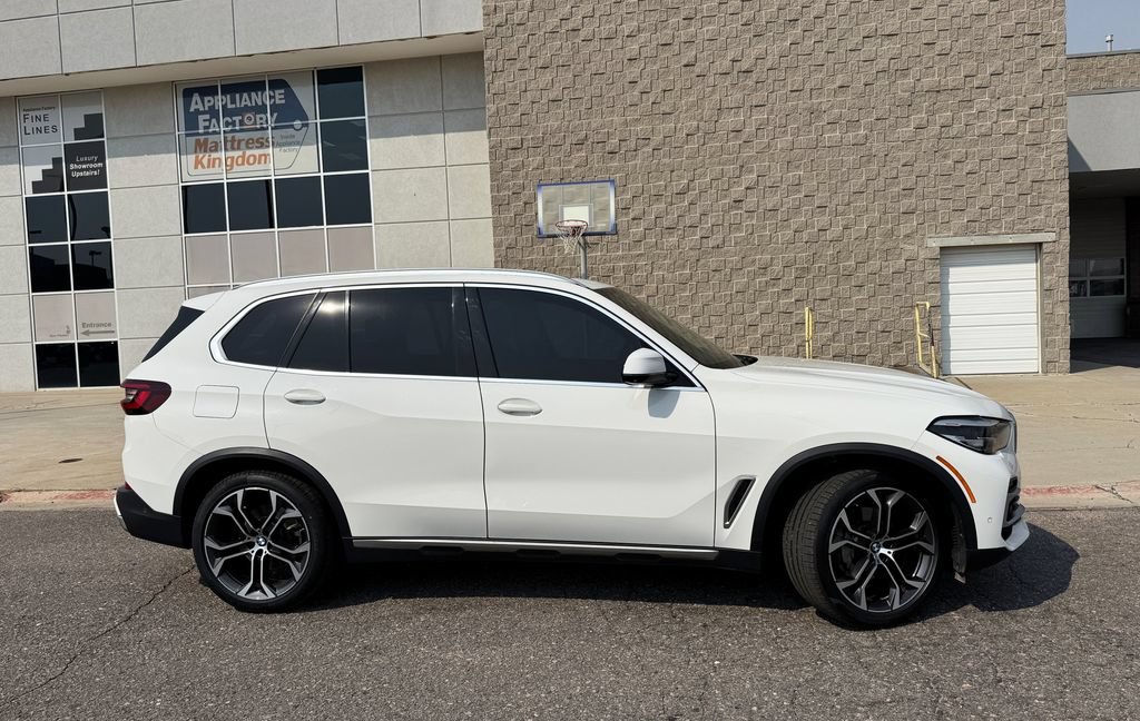 Used 2022 BMW X5 xDrive40i w/ Parking Assistance Package AWD/4WD image 5