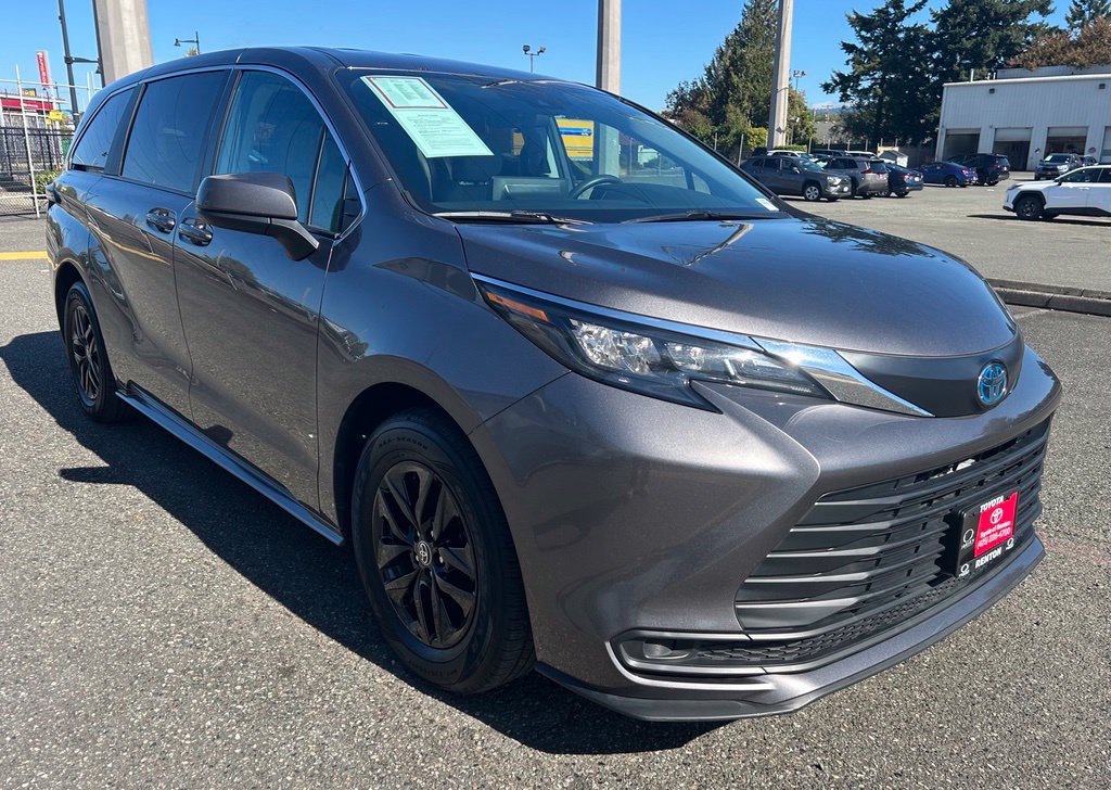 Certified 2024 Toyota Sienna LE AWD/4WD image 3