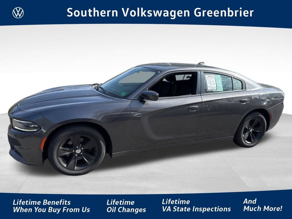 Used 2017 Dodge Charger SXT image 1