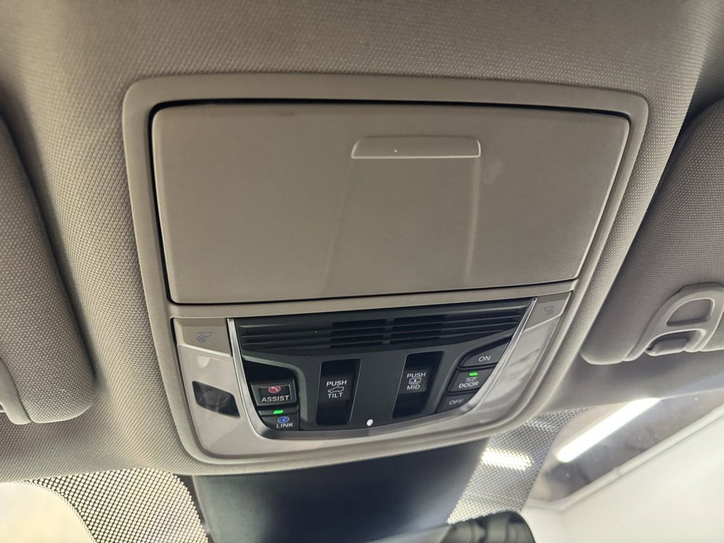 Used 2024 Acura MDX SH-AWD w/ Technology Package image 33