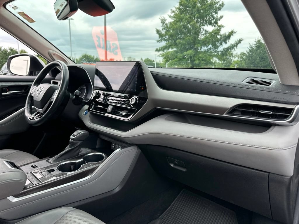 Used 2022 Toyota Highlander Limited AWD/4WD image 25