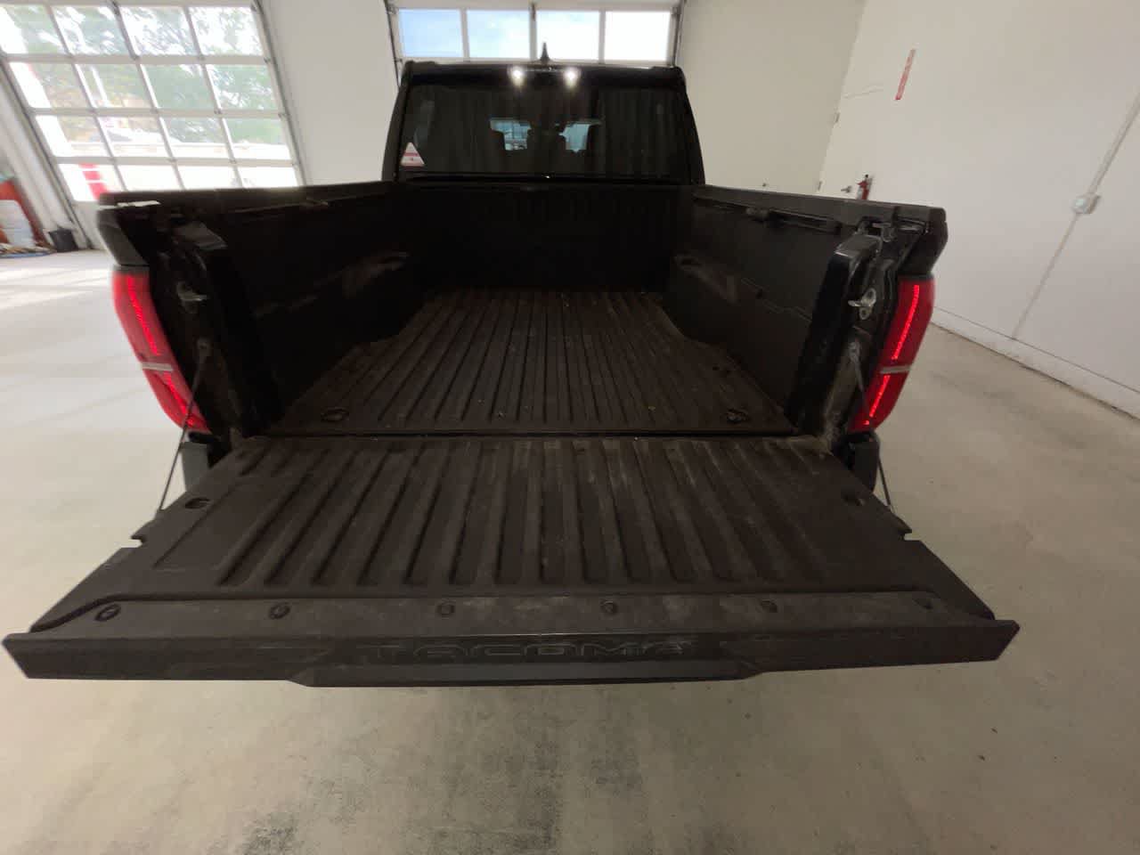 Used 2024 Toyota Tacoma SR5 AWD/4WD image 23