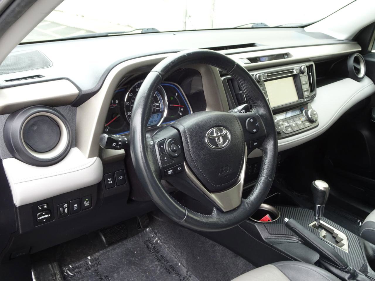 Used 2015 Toyota RAV4 Limited w/ Technology Package image 10
