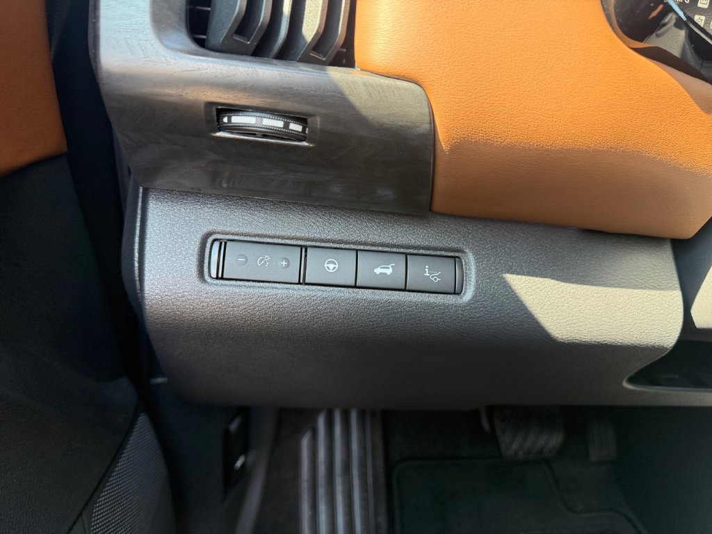 New 2026 Nissan Pathfinder Platinum FWD image 25