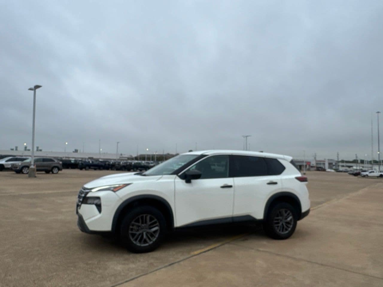 Used 2024 Nissan Rogue S AWD/4WD image 12