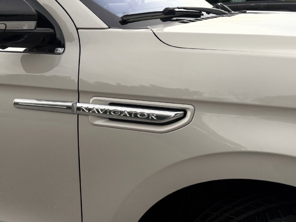 Used 2019 Lincoln Navigator Reserve w/ Cargo Package AWD/4WD image 9