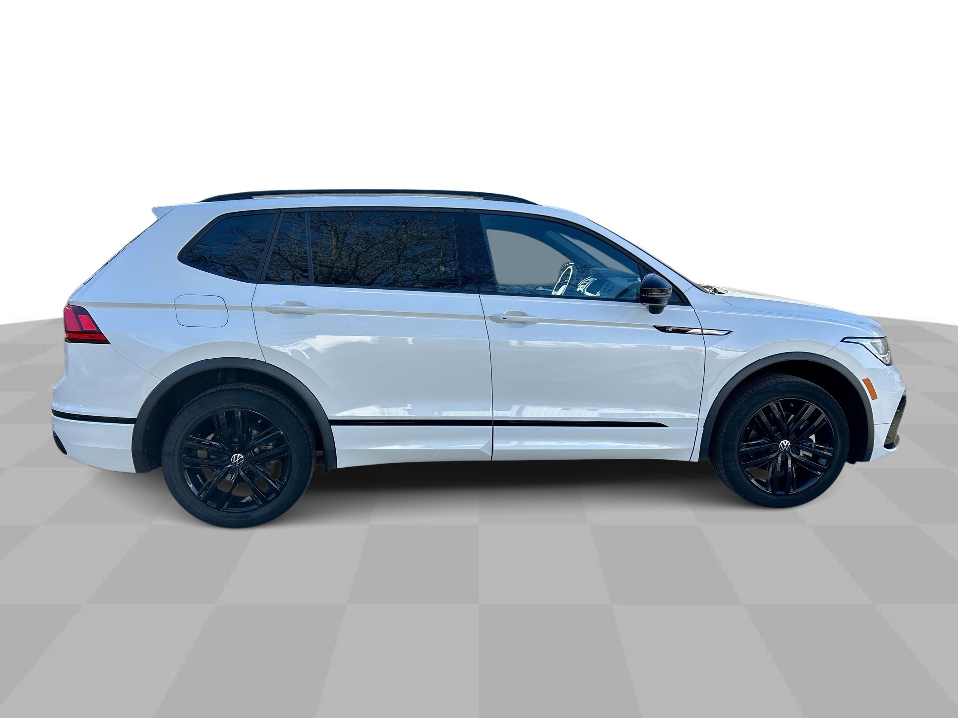 Used 2022 Volkswagen Tiguan SE R-Line image 10