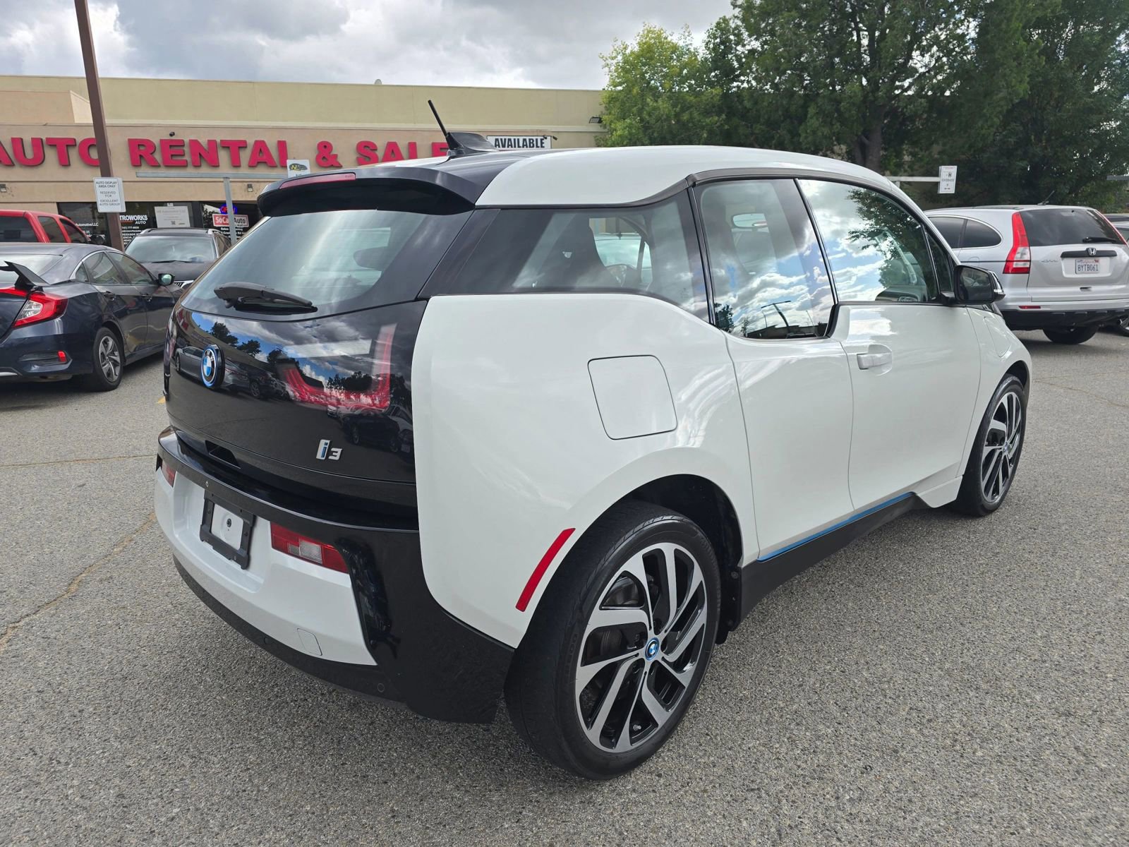 Used 2016 BMW i3 w/ Range Extender RWD image 5