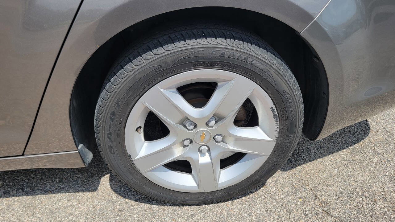 Used 2012 Chevrolet Malibu LS FWD image 11