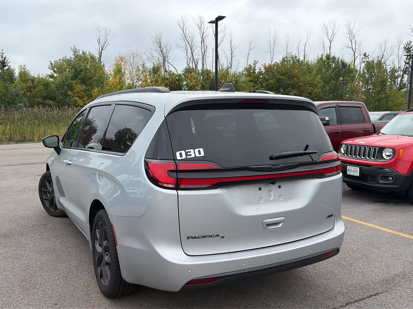Used 2026 Chrysler Pacifica Select w/ S Appearance Package AWD/4WD image 3