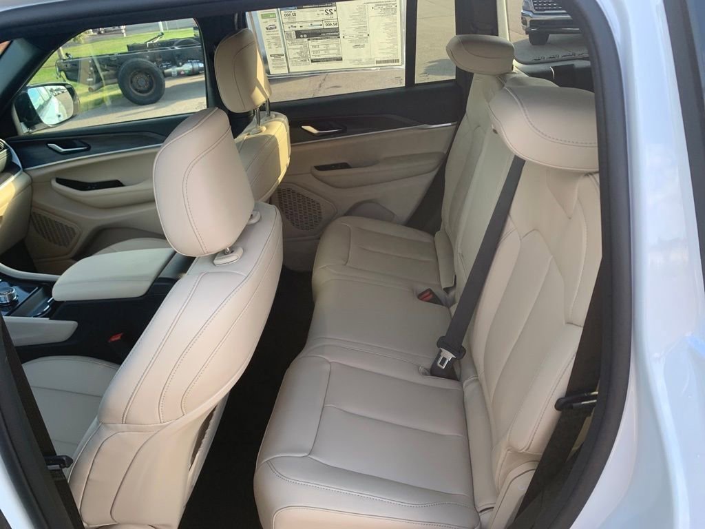 Used 2025 Jeep Grand Cherokee Limited image 25