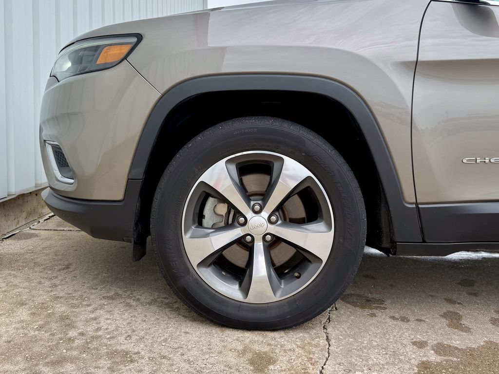 Used 2019 Jeep Cherokee Limited AWD/4WD image 38