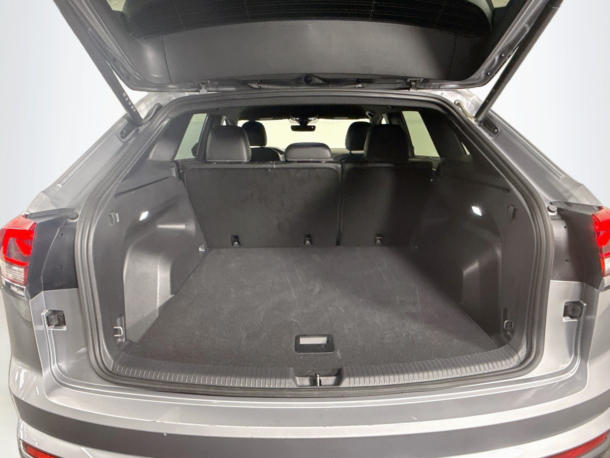 Used 2026 Volkswagen Atlas Cross Sport SE FWD image 35