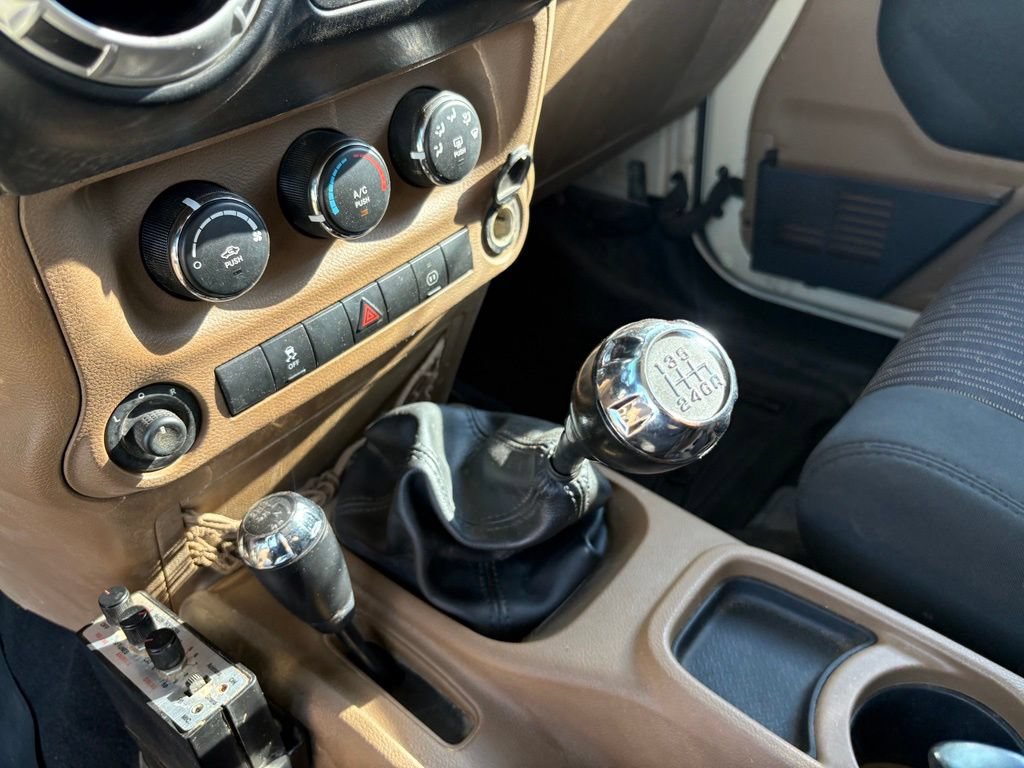 Used 2011 Jeep Wrangler Sahara w/ Connectivity Group AWD/4WD image 21